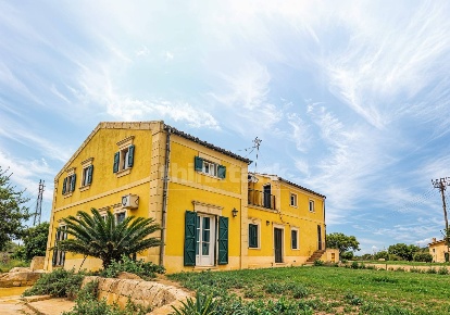 Foto Villa unifamiliare in contrada musebbi snc, Modica Musebbi I di 300 m²