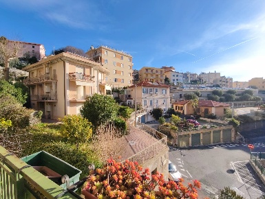 Foto Appartamento in Via Stefano Cagna, Finale Ligure Centro di 82 m²
