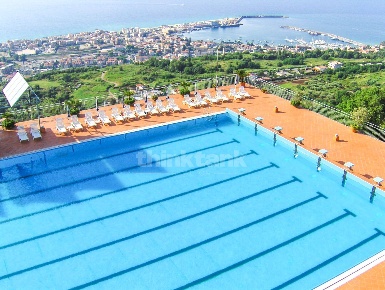 Foto Hotel in Via Libertà snc, Tropea di 3500 m² con 99 locali in vendita