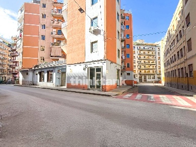 Foto Attività commerciale in Piazza della Repubblica, Siracusa di 66 m²