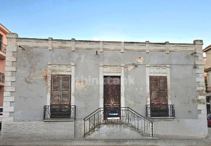 Foto Villa unifamiliare in Via Gonzaga 168, Rosolini di 160 m² con 6 locali