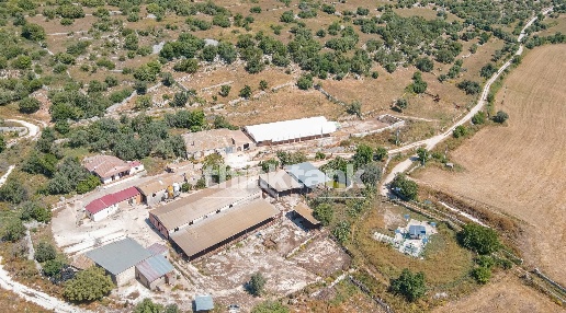 Foto Rustico in Strada Statale 194, Ragusa Zona Industriale di 900 m²
