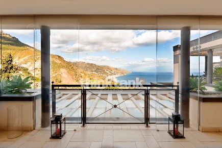 Foto Appartamento in Via Mario e Nicolo Garipoli, Taormina Centro di 110 m²