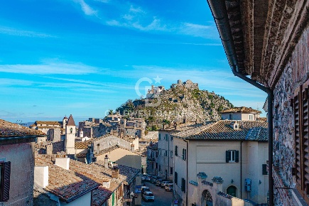 Foto Appartamento in Via XX settembre, Tolfa Centro di 132 m² con 5 locali