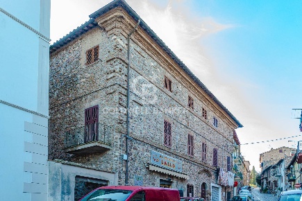 Foto Appartamento in Via XX settembre, Tolfa Centro di 132 m² con 5 locali