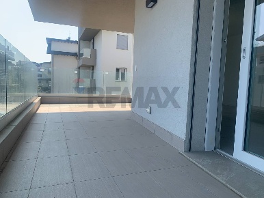 Foto Appartamento in Via Mascagni, Lallio di 141 m² con 4 locali in vendita