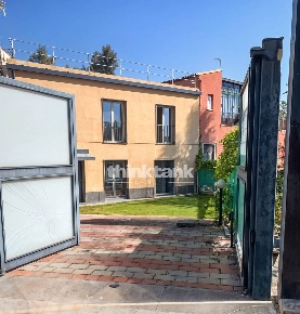 Foto Villa unifamiliare in VIA CIFALI SN, Catania di 200 m² con 6 locali
