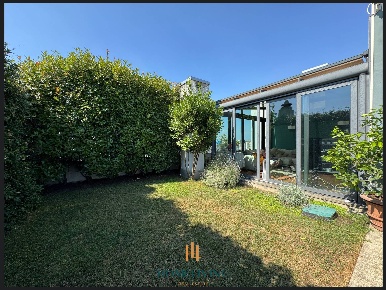 Foto Appartamento in Via Francesco Primaticcio, Milano Bande Nere di 203 m²