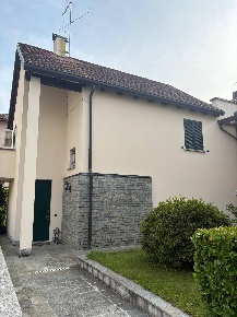 Foto Case indipendenti in VIA VIGNOLA, Dervio Centro di 163 m² con 4 locali