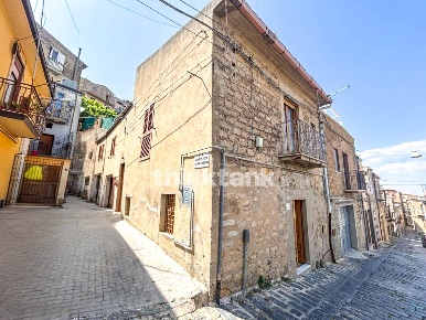 Foto Villa unifamiliare in Via Erbitea, Aidone di 130 m² con 5 locali