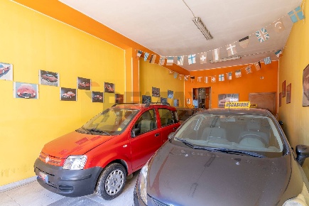 Foto Negozio in VIA VANVITELLI 91, Siracusa Bosco Minniti di 207 m²