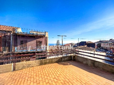 Foto Appartamento in Via Trieste, Aci Castello Centro di 145 m² in vendita