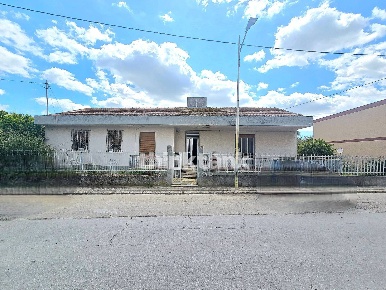 Foto Villa unifamiliare in via XXV Aprile, Comiso Pedalino di 320 m²