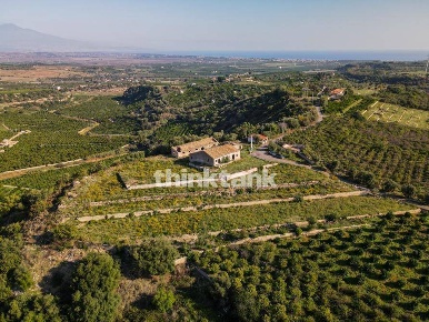 Foto Rustico in Agnone Bagni, Augusta di 400 m² con 10 locali in vendita