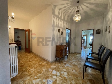 Foto Appartamento in Piazza Garibaldi 54, Bari Murat di 200 m² con 5 locali