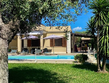 Foto Villa unifamiliare in via lago di lugano, Siracusa Fontane Bianche