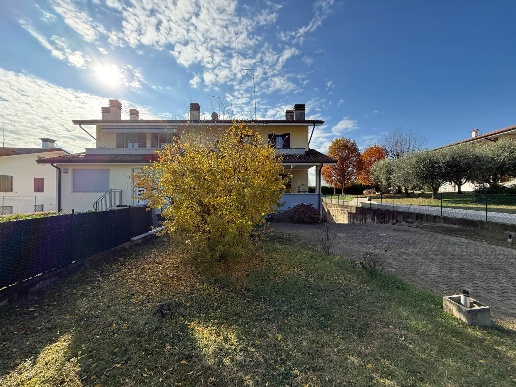 casa indipendente in vendita a Castelnuovo del Garda