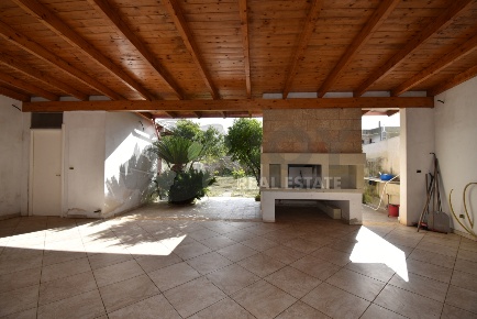 Foto Casa indipendente in Via Montello 28, Zollino di 240 m² con 7 locali