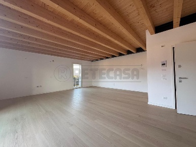 Foto Attico a Romano d'Ezzelino Centro di 140 m² con 4 locali in vendita