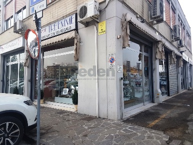 Foto Locale commerciale in Via Emilia Ovest 127, Modena San Faustino