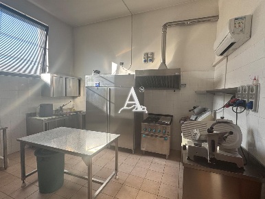 Foto Locale commerciale a Vigasio Zona Fiera di 70 m² con 3 locali