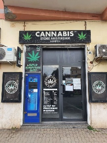 Foto Negozio in Via ANCONA 38/A, Ladispoli Centro di 33 m² con 1 locali