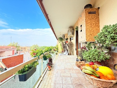 Foto Attico in Via Vincenzo Petra 9, Roma Dragona di 103 m² con 3 locali