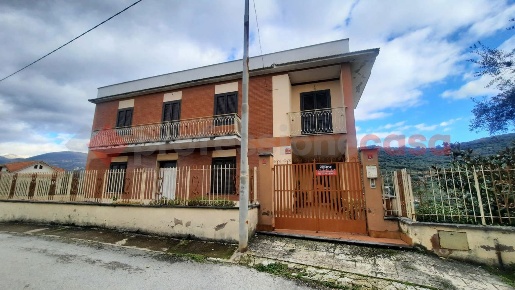 Foto Casa indipendente in Via cotropagno 53, Veroli di 350 m² con 12 locali