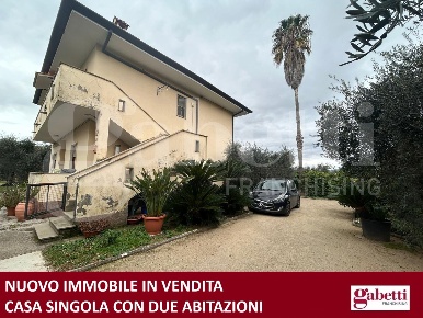 Foto Casa indipendente in Via delle Querce 16, Sermoneta Le Folle di 320 m²