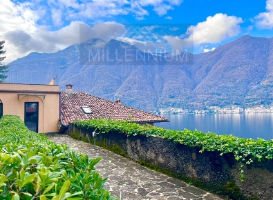 Foto Appartamento a Nesso Centro di 90 m² con 3 locali in vendita