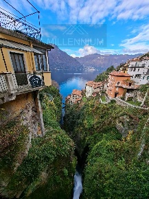 Foto Appartamento a Nesso Centro di 90 m² con 3 locali in vendita