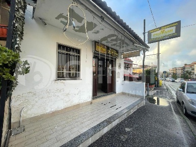 Foto Negozio in Via GIORGIO DE FALCO 111, Quarto di 60 m² con 2 locali