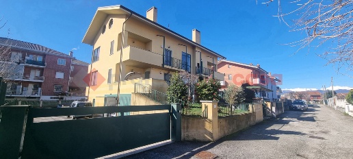 Foto Appartamento in Via gingo 20, Airasca Centro di 115 m² con 5 locali