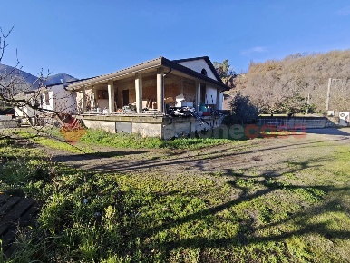 Foto Villa bifamiliare in Via Corticelle 40, Mercato San Severino di 330 m²