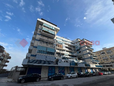Foto Negozio in Via V. De Fano 1, Bari San Paolo di 415 m² con 1 locali
