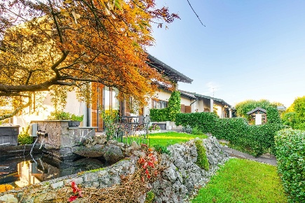 Foto Villa unifamiliare in Via Trieste 26, Saronno di 210 m² con 3 locali