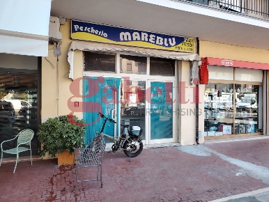 Foto Negozio in Via Campania s/n, Venafro Centro di 46 m² con 1 locali