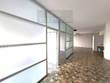 Foto Ufficio in via Roma, Arona Centro di 100 m² con 3 locali in vendita