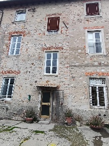 Foto Casa indipendente a Lucca Sant'Alessio - Carignano di 450 m²