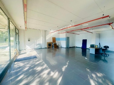 Foto Locale commerciale a Porcari Centro di 90 m² con 1 locali in affitto