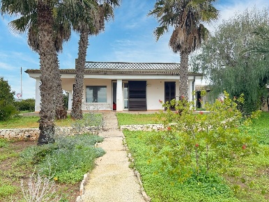 Foto Villa unifamiliare a Porto Cesareo di 120 m² con 5 locali in vendita