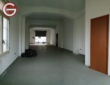 Foto Locale commerciale a Taurianova Centro di 90 m² con 1 locali