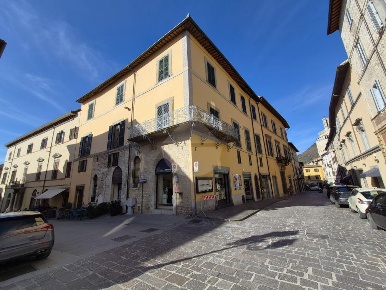 Foto Appartamento in Corso Garibaldi, Gubbio Centro di 180 m² con 9 locali