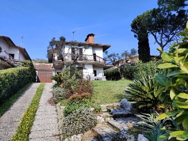 Foto Appartamento a Padenghe sul Garda Centro di 130 m² con 5 locali