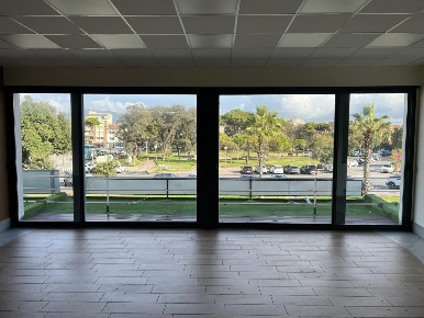 Foto Negozio a Viareggio Lungomare di 302 m² in affitto