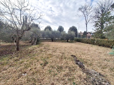 Foto Terreno residenziale a Perugia di 2300 m² in vendita
