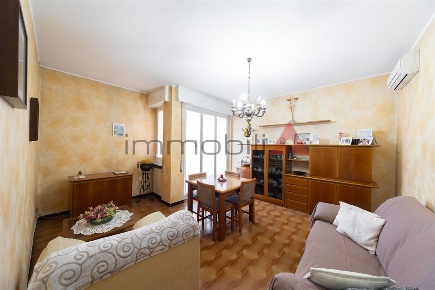 Foto Appartamento in via Manin, Brugherio Centro di 105 m² con 4 locali