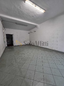 Foto Locale commerciale a Siena di 55 m² con 2 locali in affitto