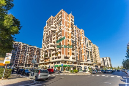 Foto Ufficio in Via Camillo Rosalba  49, Bari Poggiofranco di 80 m²