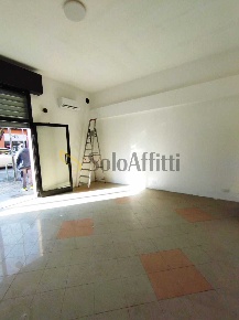 Foto Locale commerciale in Piave, Modena Crocetta di 56 m² con 3 locali